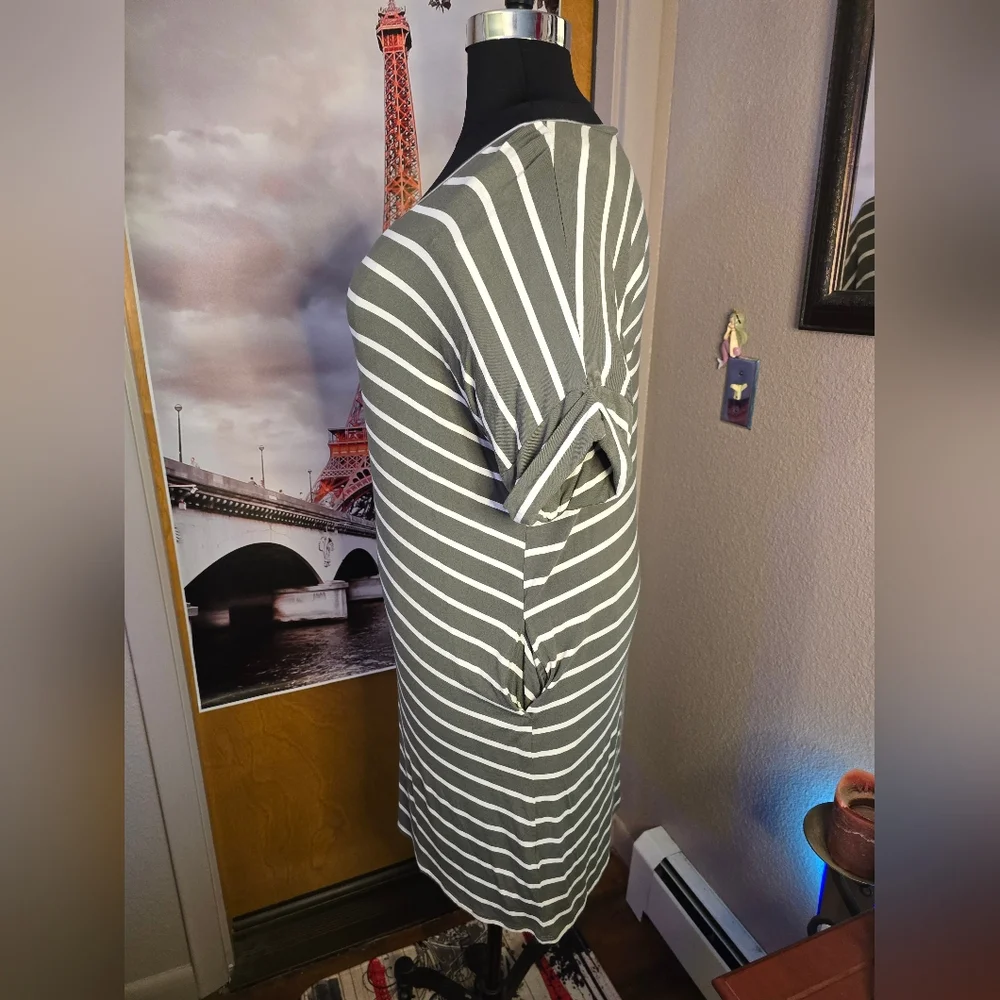 2X NEW Boutique ZENANA Olive/Wht Striped Dress VNeck 27-31.5"Ptp 39"Long 2 Pckts - Picture 2 of 11